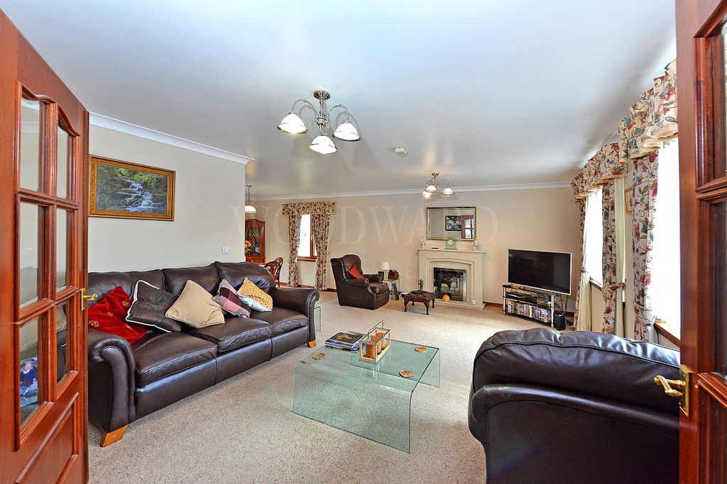 Property photo 2 of 21 Living/Dining Room