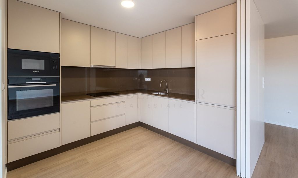 Property photo 1 of 24 3-Bedroom Apartment In Devesas, Vila Nova De Gaia