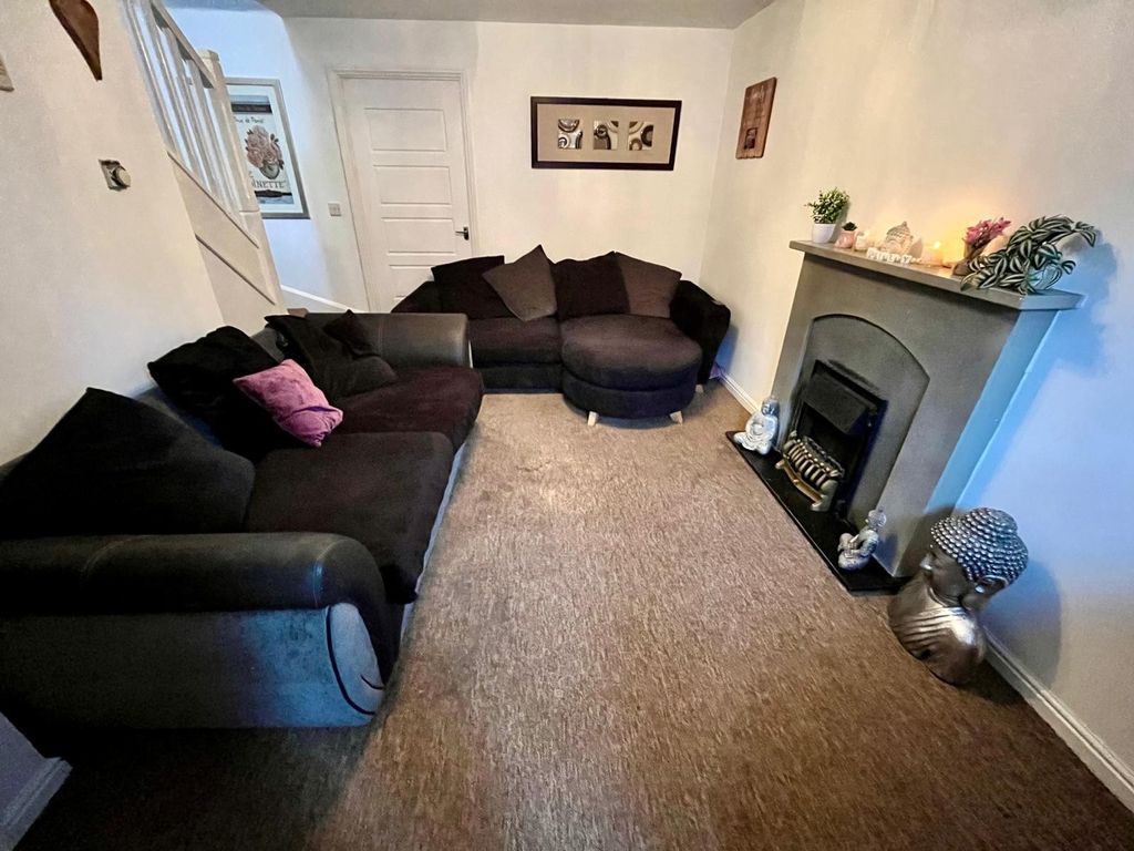 Property photo 3 of 16 Lounge