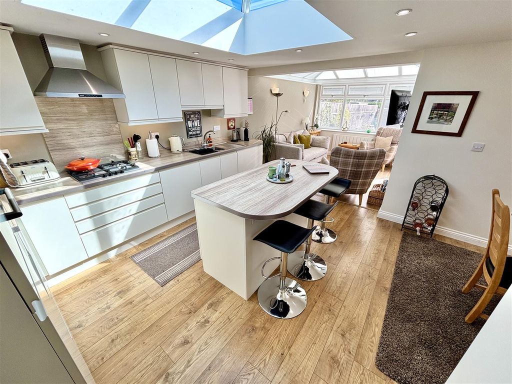 Property photo 2 of 19 Kitchen