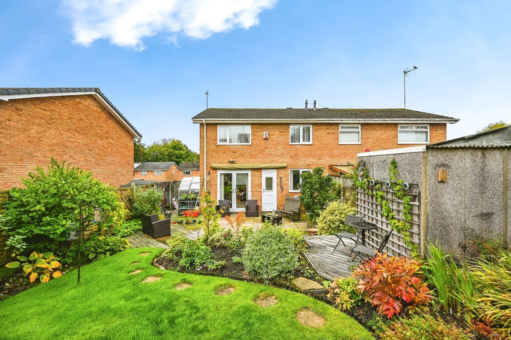 Property photo 3 of 8 Garden