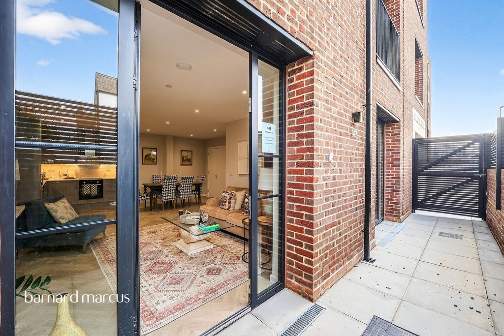 Property photo 2 of 16