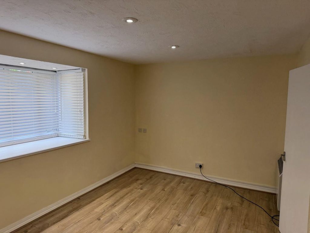 Property photo 3 of 10 Lounge Alt.Jpg