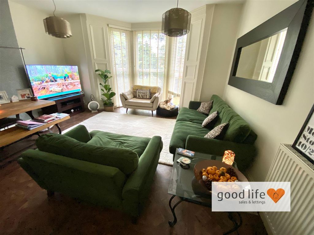 Property photo 2 of 19 20251016_105325834_Iosflat112Thornhillgardens.Jpg