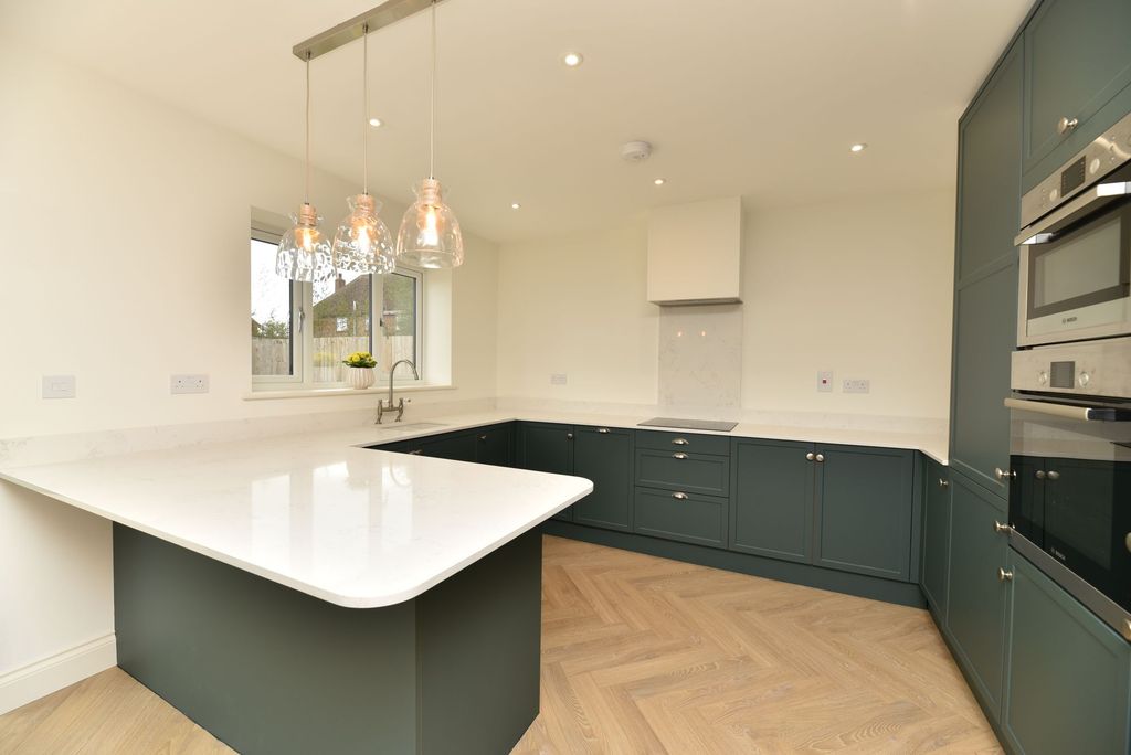 Property photo 2 of 28