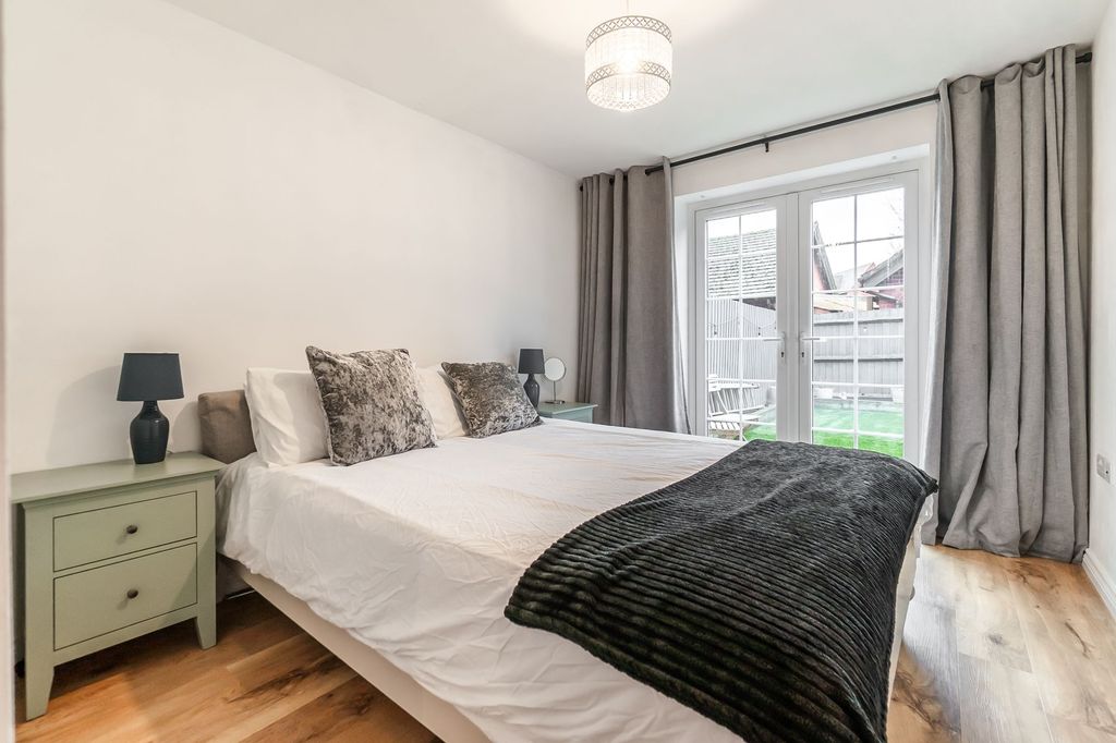 Property photo 3 of 28