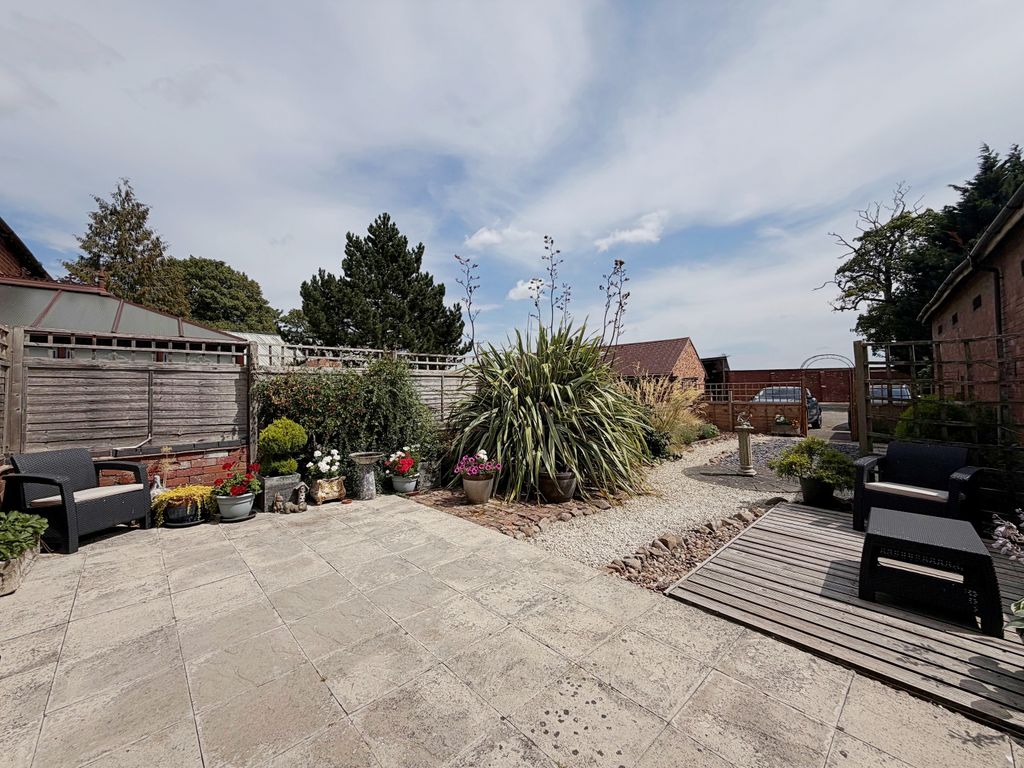 Property photo 2 of 14 Garden