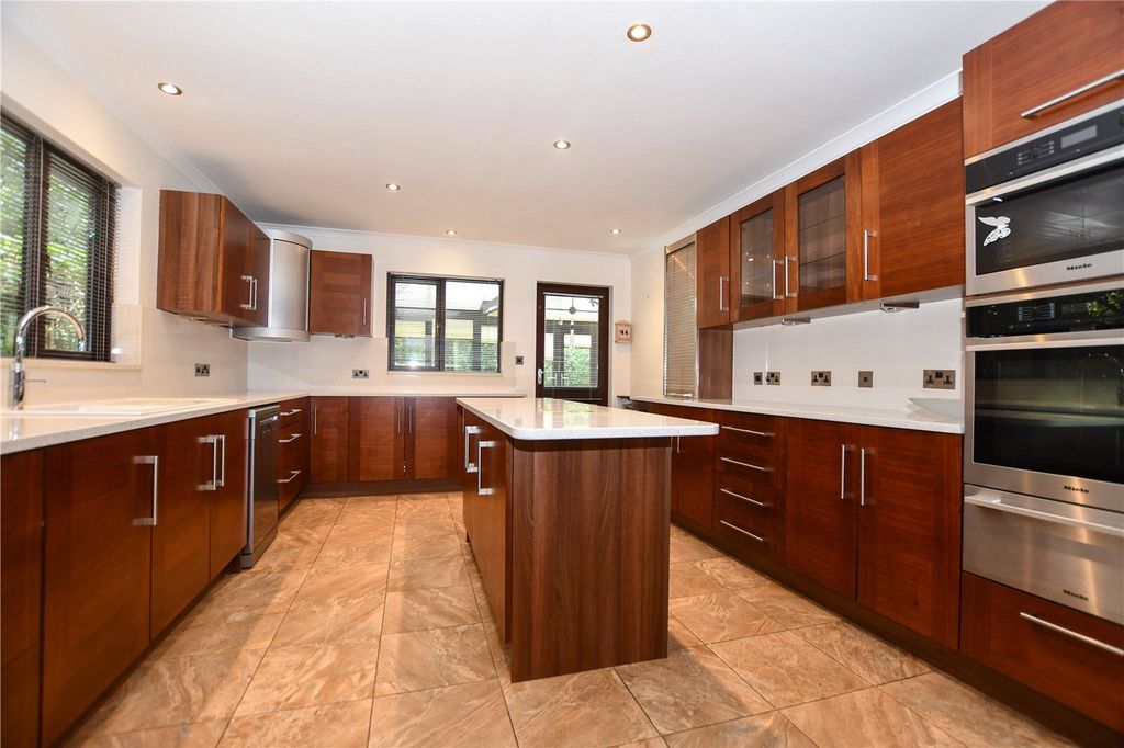 Property photo 3 of 20 Picture No. 28
