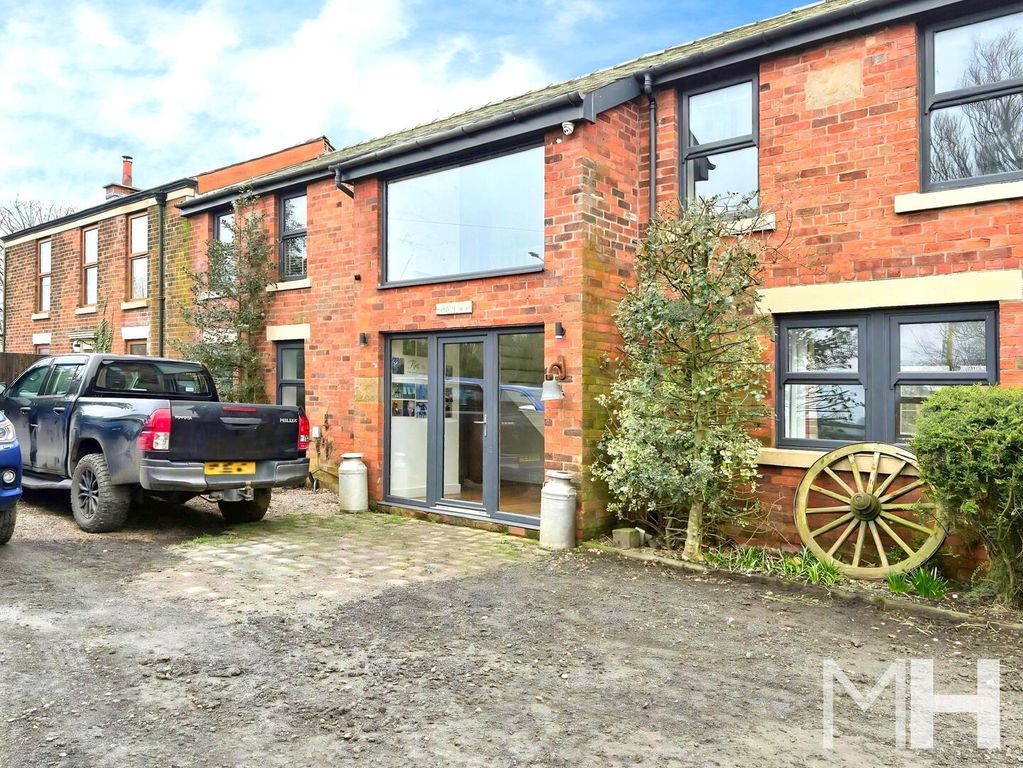 Property photo 2 of 18 Front (Exterior)