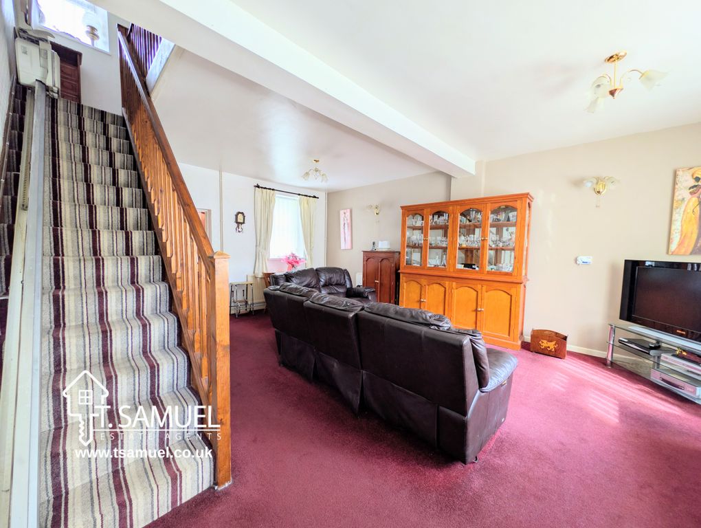 Property photo 3 of 23 Living Room