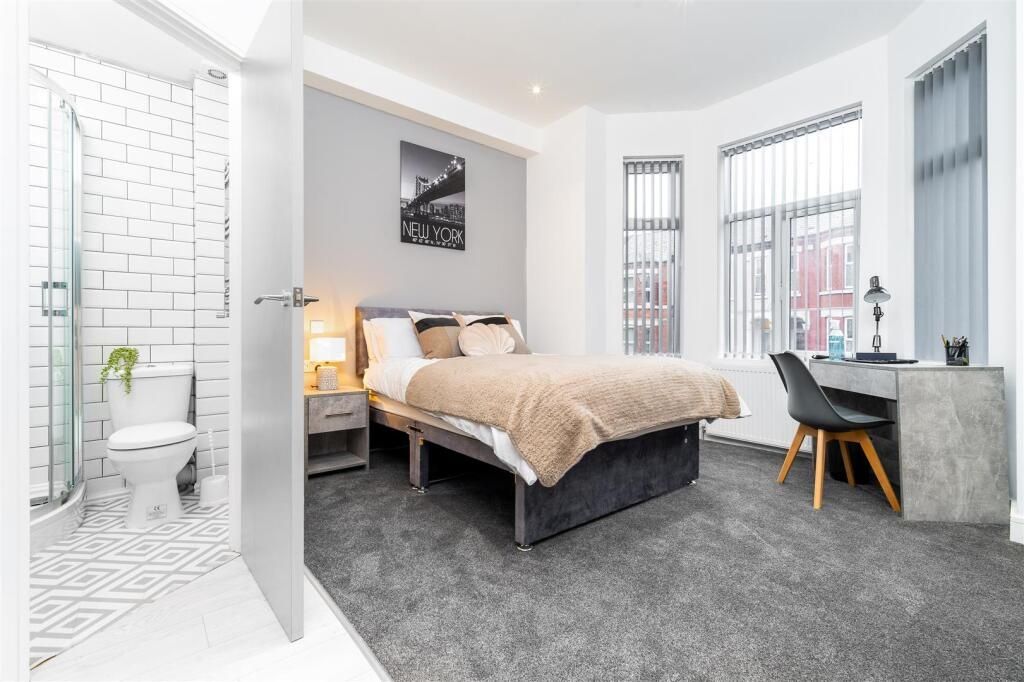 Property photo 2 of 9 Bright, Well-Presented Double Bedroom With A Comfo...