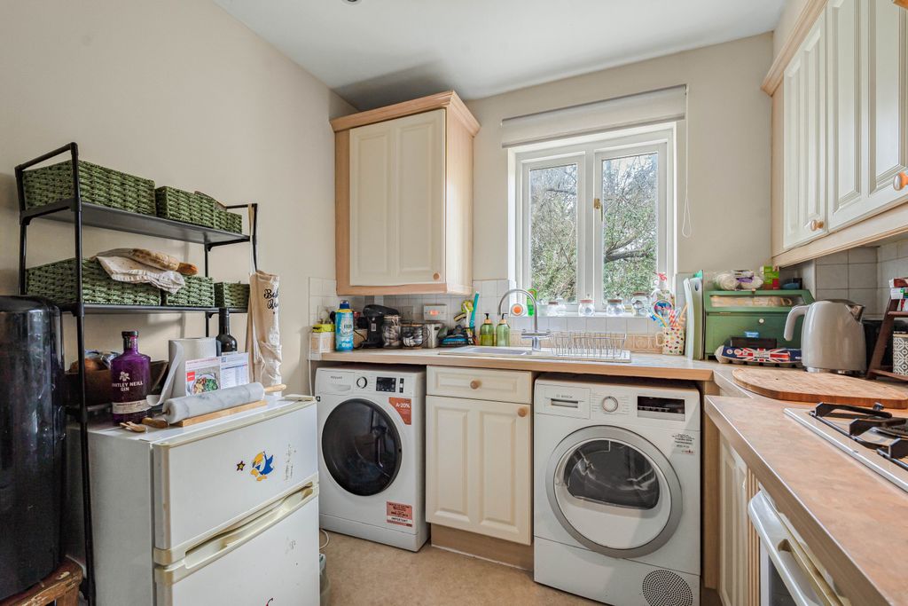 Property photo 3 of 18 Kitchen 2