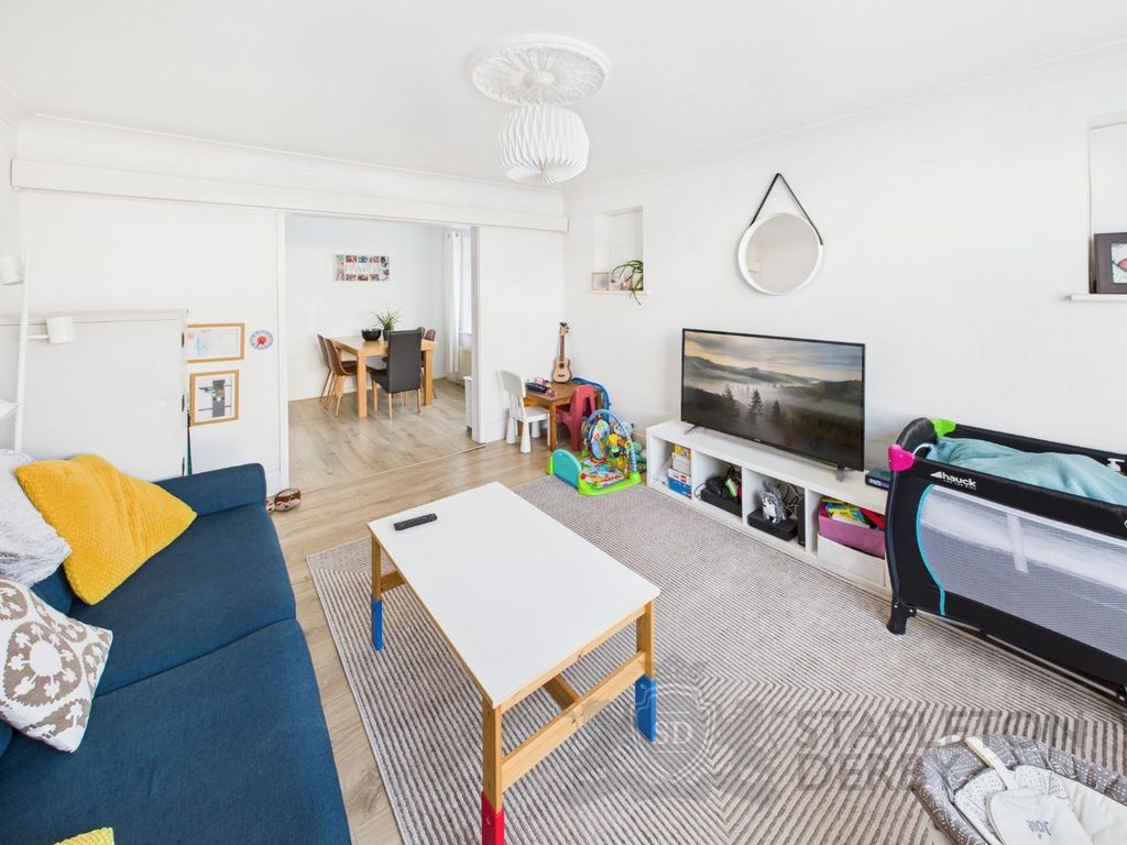 Property photo 3 of 21 Cam04720G0-Pr0157-Still011.Jpg