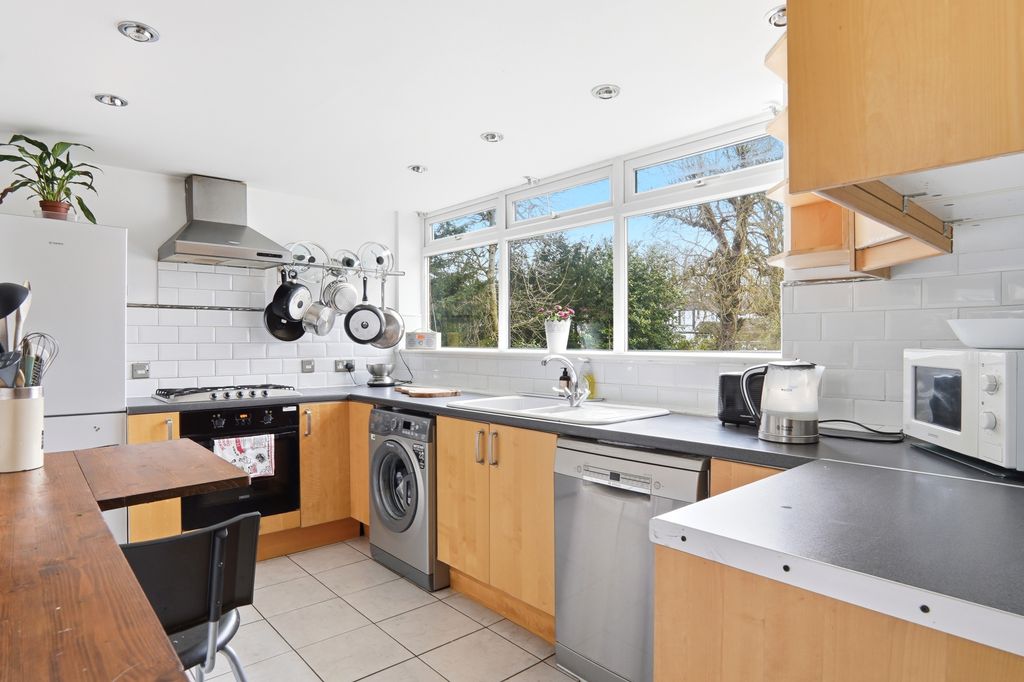 Property photo 3 of 18 Newtoncourt23