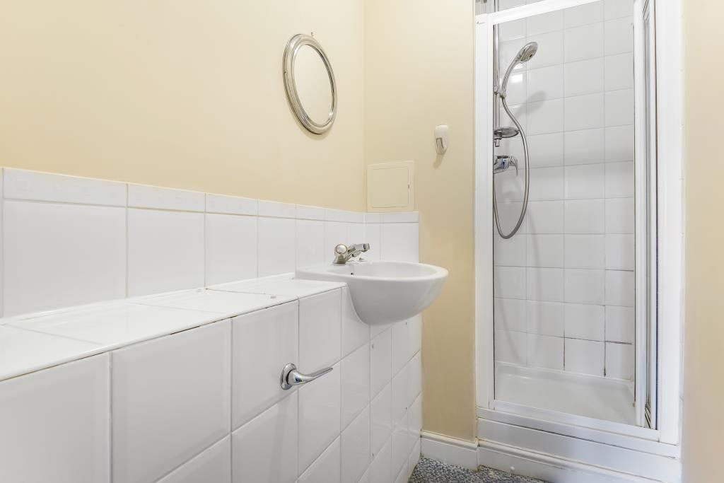 Property photo 3 of 10 Bathroom