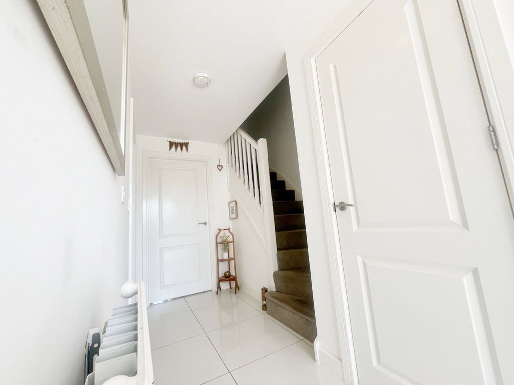 Property photo 3 of 27