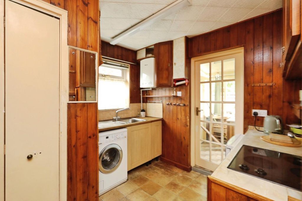 Property photo 2 of 18 Kitchen