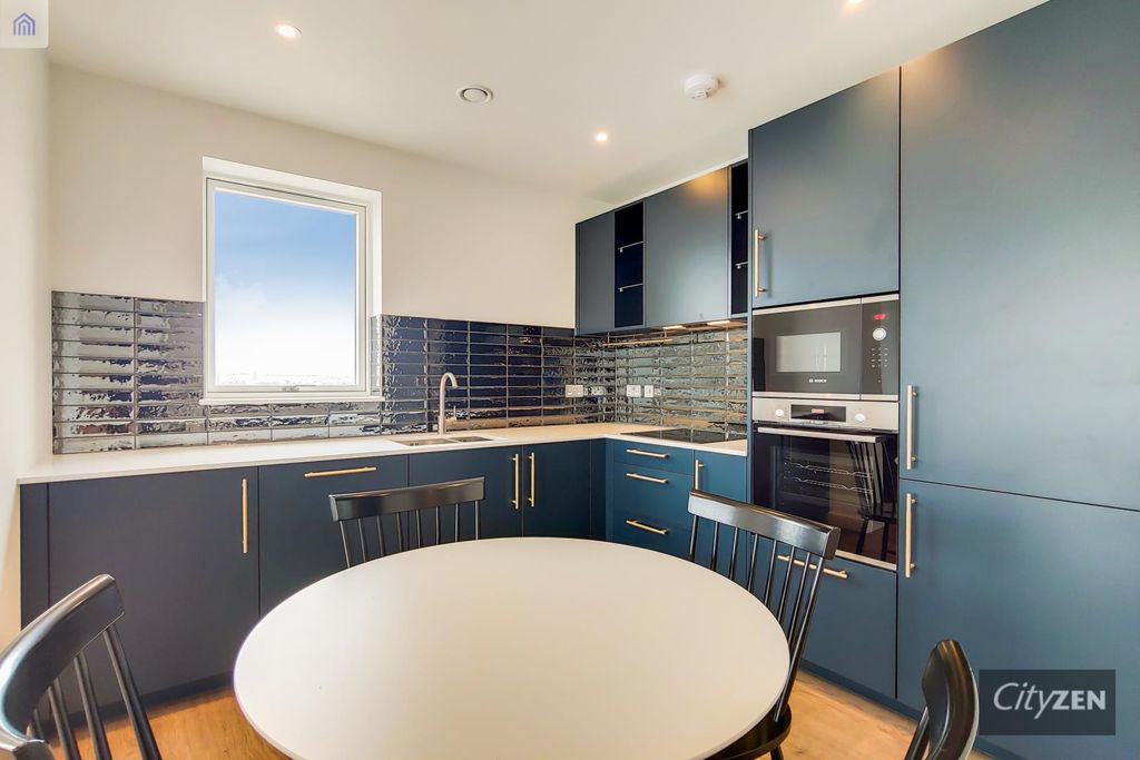 Property photo 3 of 17 Kitchen
