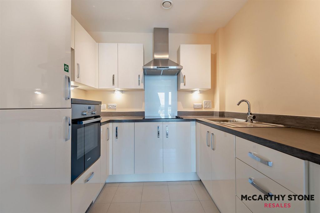 Property photo 2 of 13 8604272-Interior01-800.Jpg