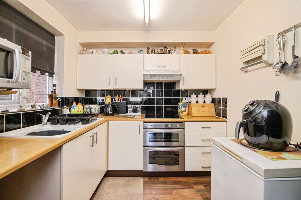 Property photo 3 of 15