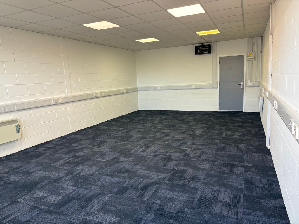 Property photo 2 of 12 D7 To Let