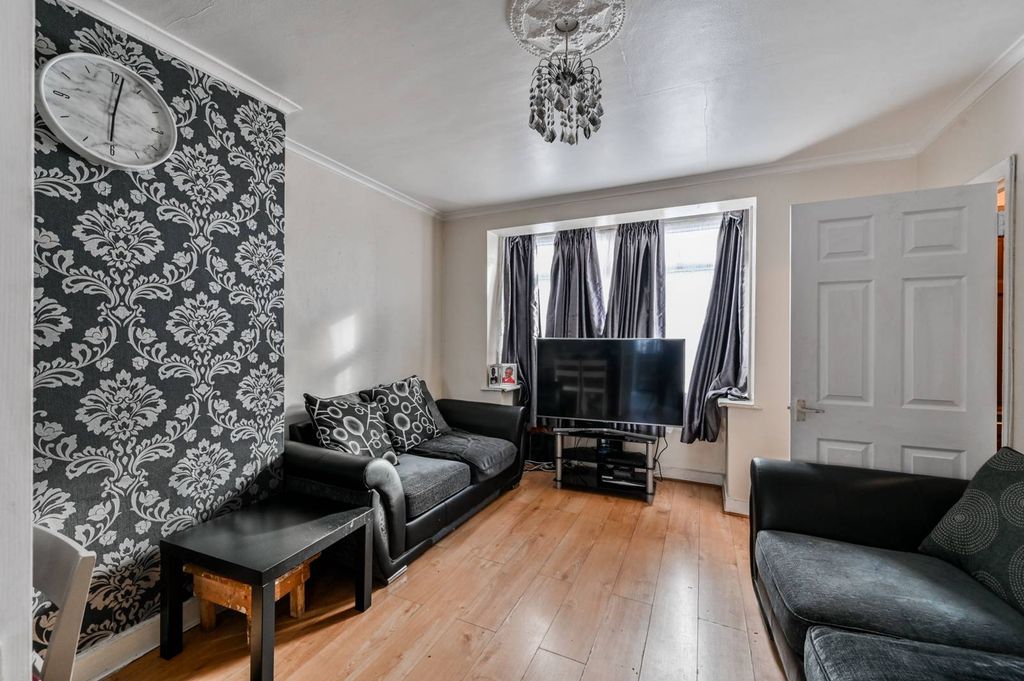 Property photo 2 of 13