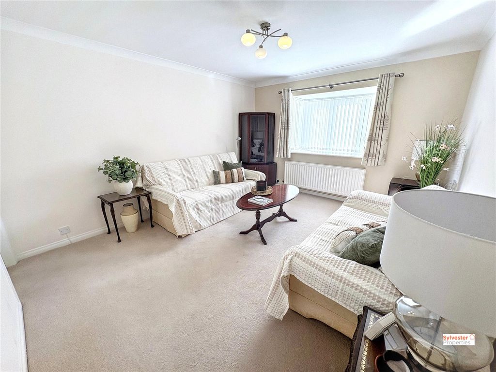 Property photo 3 of 18 Picture No. 06