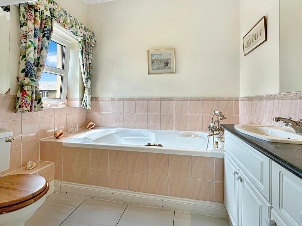 Additional image 14 of 5 bed detached house for saleSt. Marys Square, Newmarket CB8