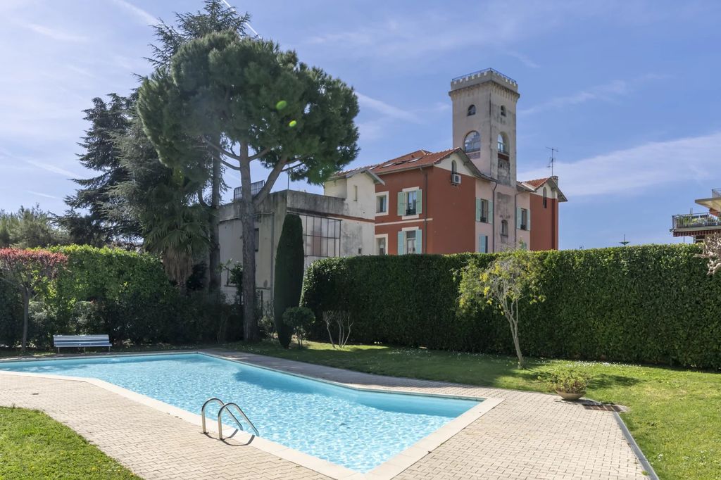 Property photo 2 of 25