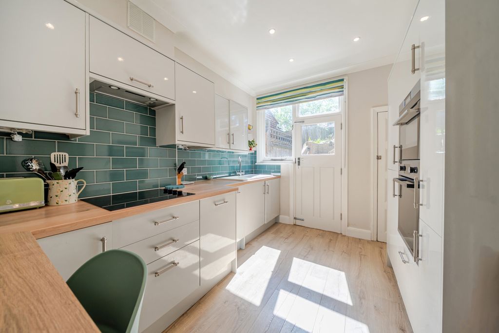 Property photo 3 of 17 1449148-1-69Ea047...