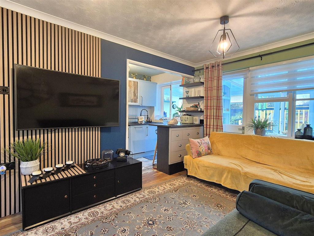 Property photo 3 of 19 Living Room