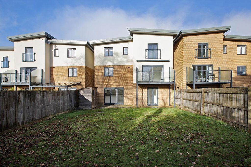 Property photo 1 of 19 Photo 3