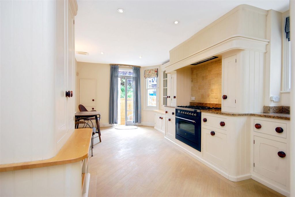 Property photo 2 of 10 Lounge, Kitchen/Dining Area
