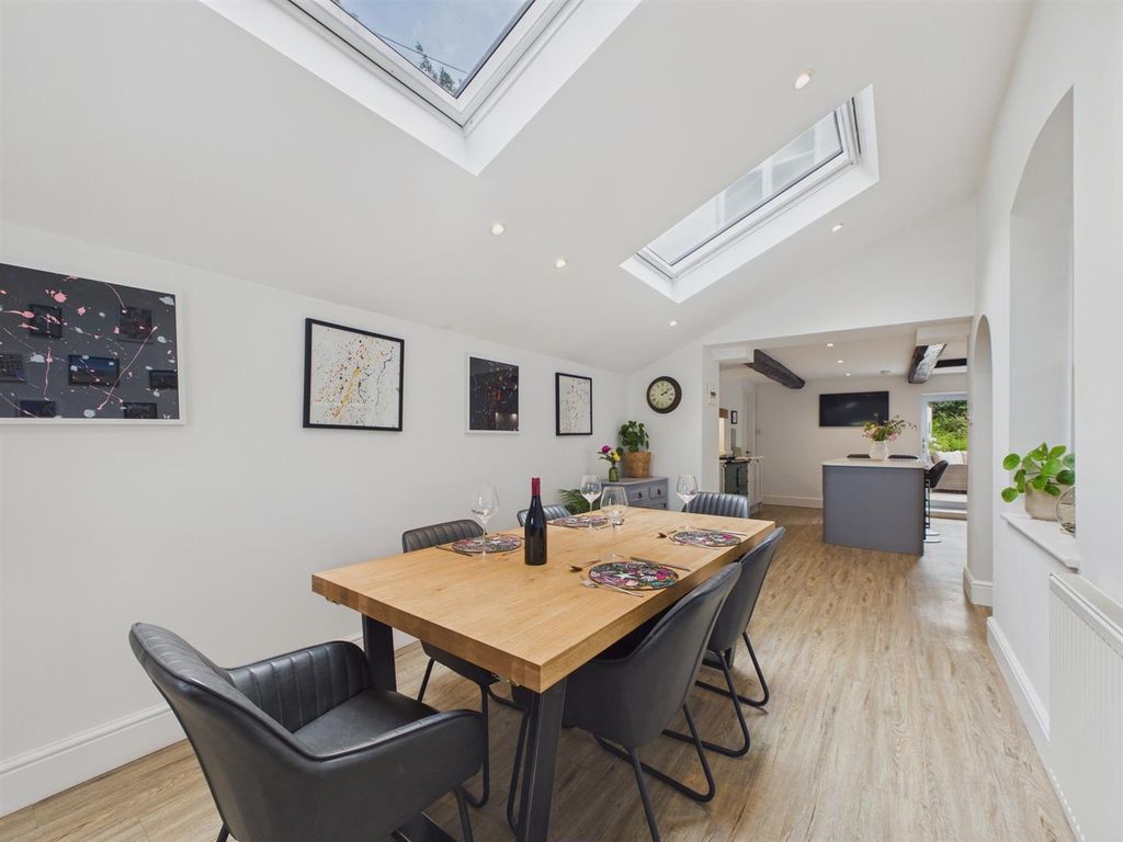 Property photo 3 of 35 Cam03972G0-Pr0396-Still023.Jpg