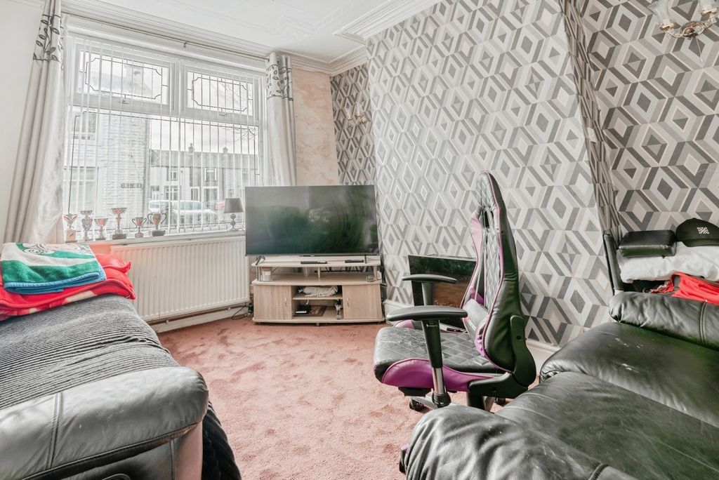 Property photo 3 of 18 Pbox-Img.Jpg