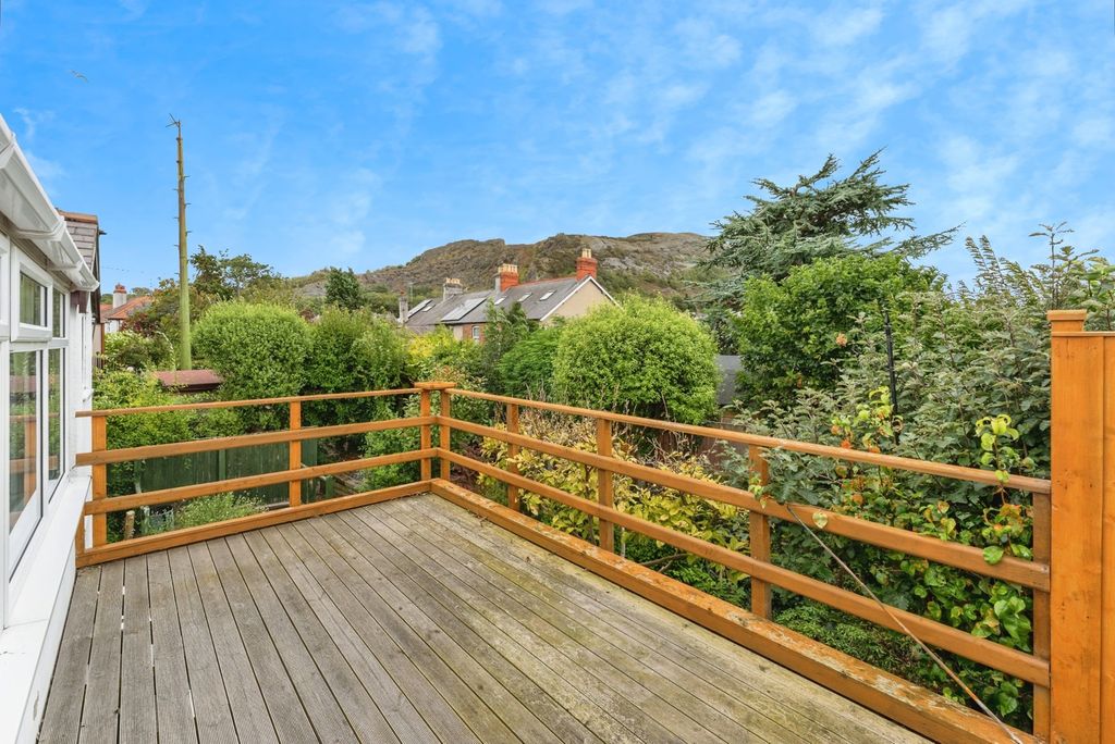 Property photo 2 of 17 Roof Terrace