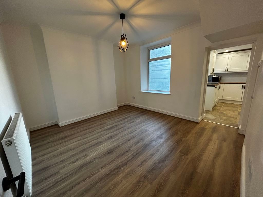 Property photo 3 of 10 Photo 1