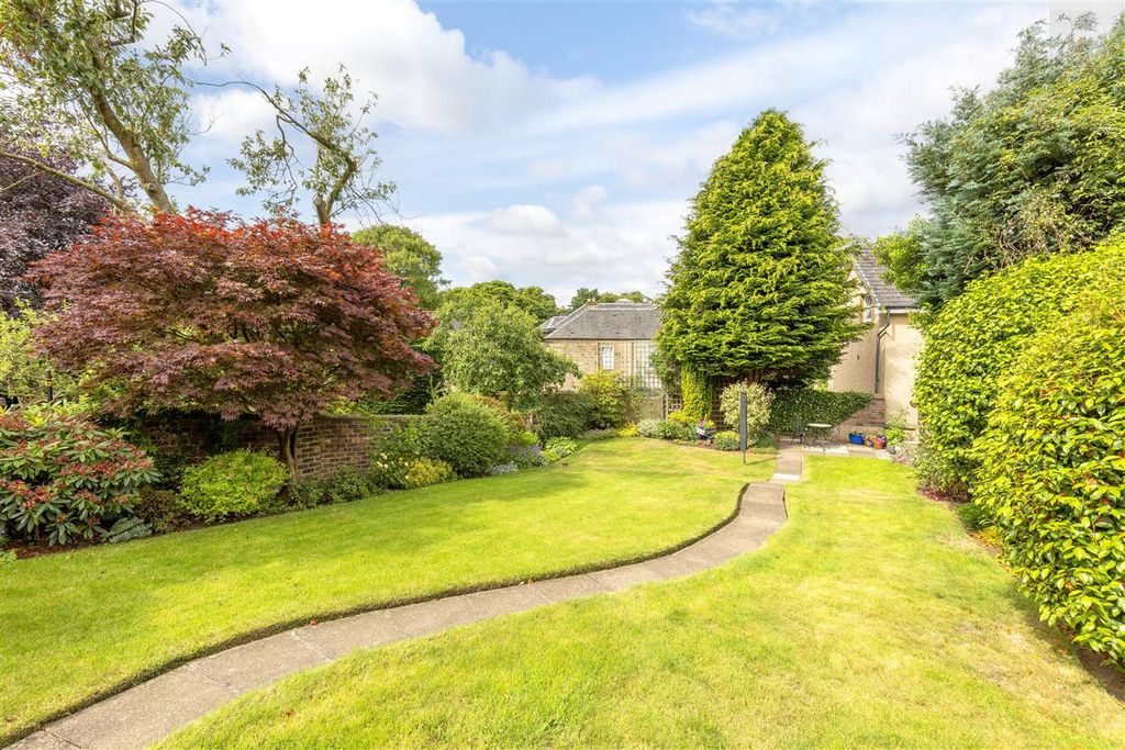 Property photo 2 of 32