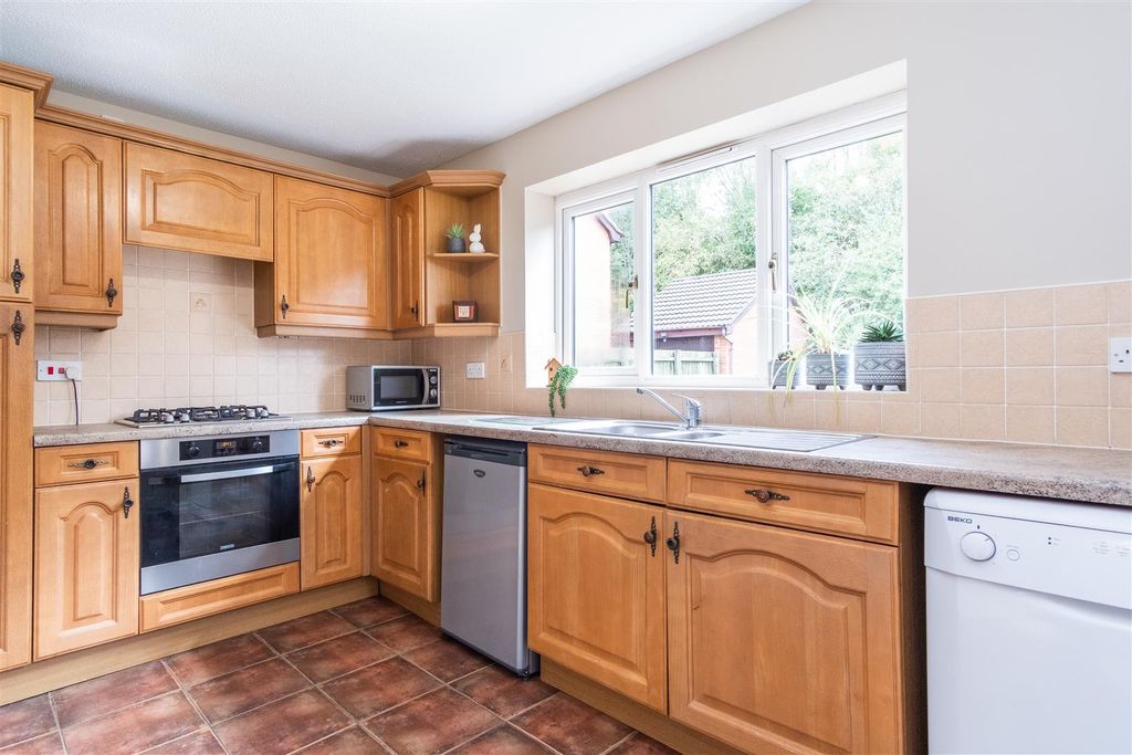 Property photo 3 of 32 Kitchen