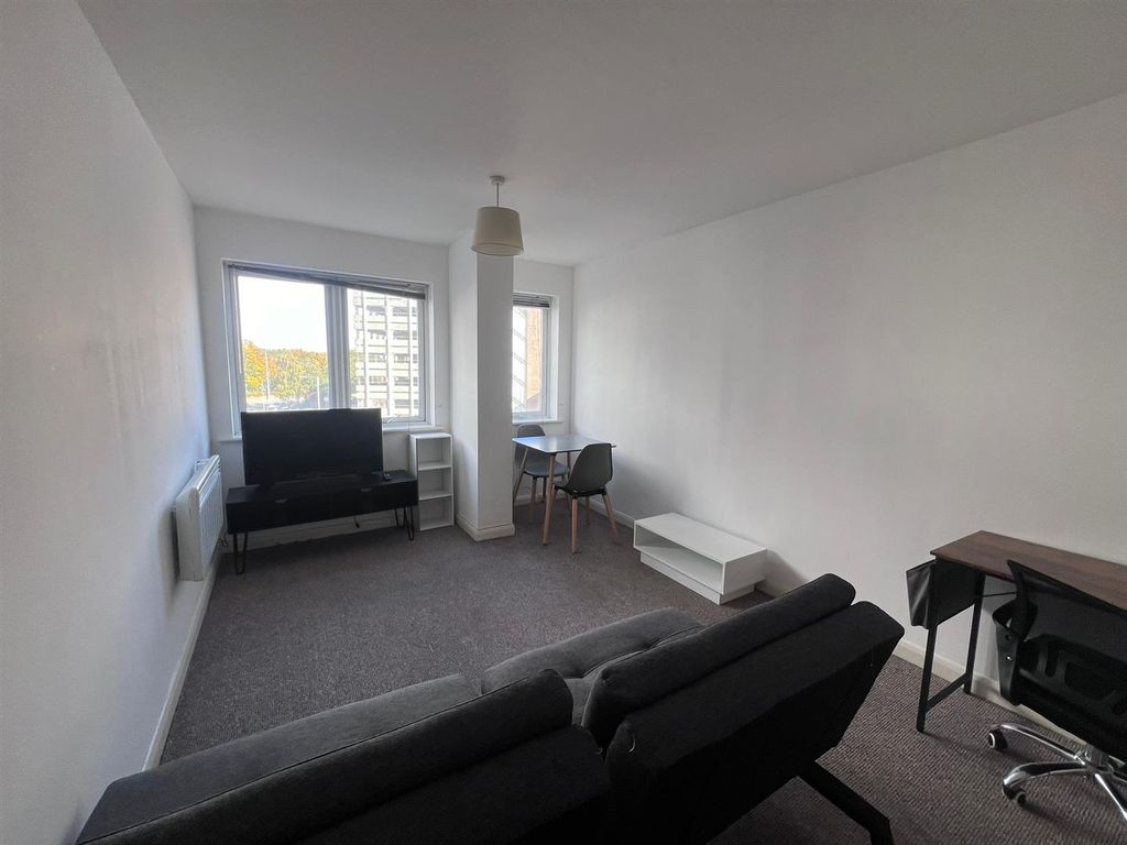 Property photo 1 of 12 068E57F0-45B2-446E-A300-9E13430Be608.Jpeg
