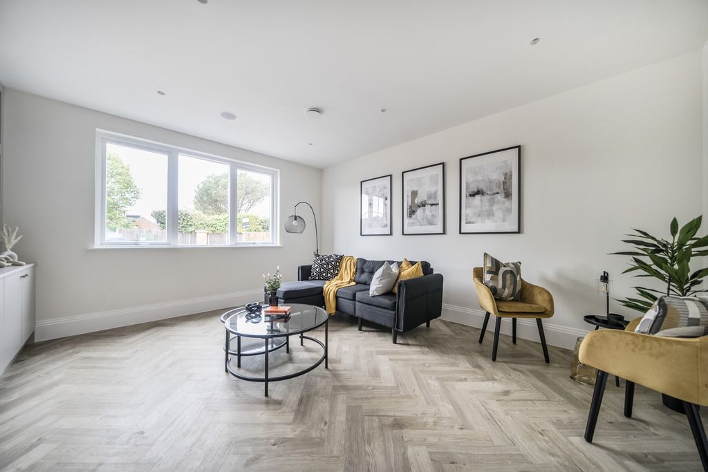 Property photo 3 of 37 Reception