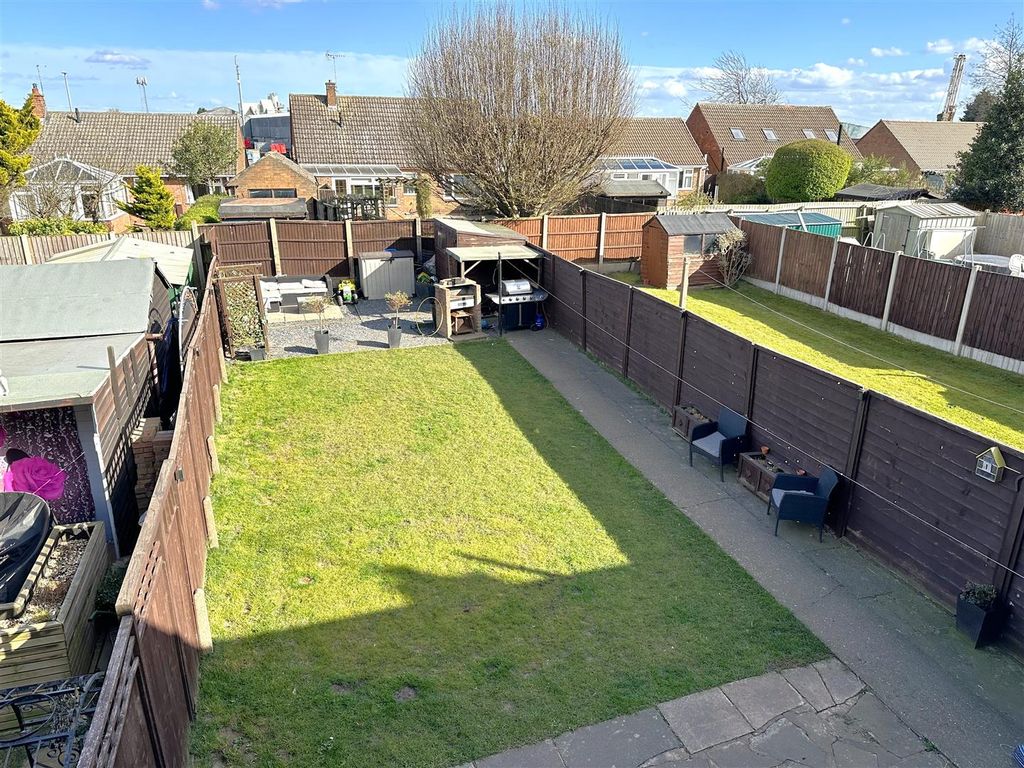 Property photo 3 of 16 Rear Garden Overview 968