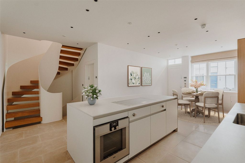 Property photo 1 of 10 Kitchen Dining