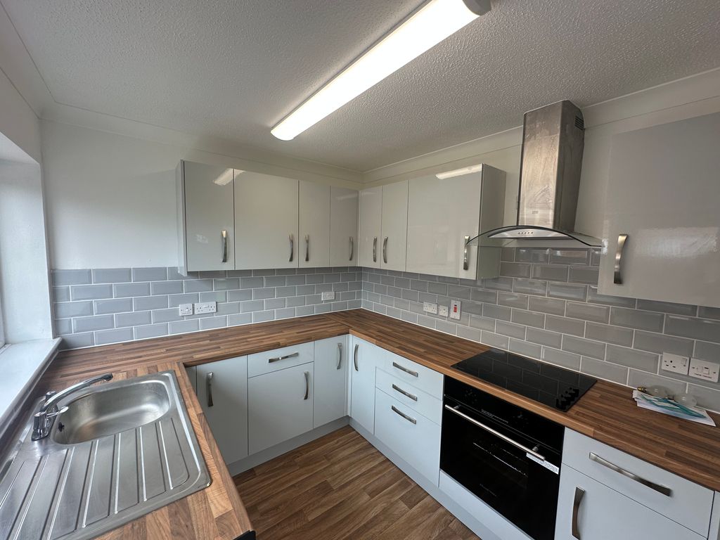 Property photo 2 of 7 Kitchen