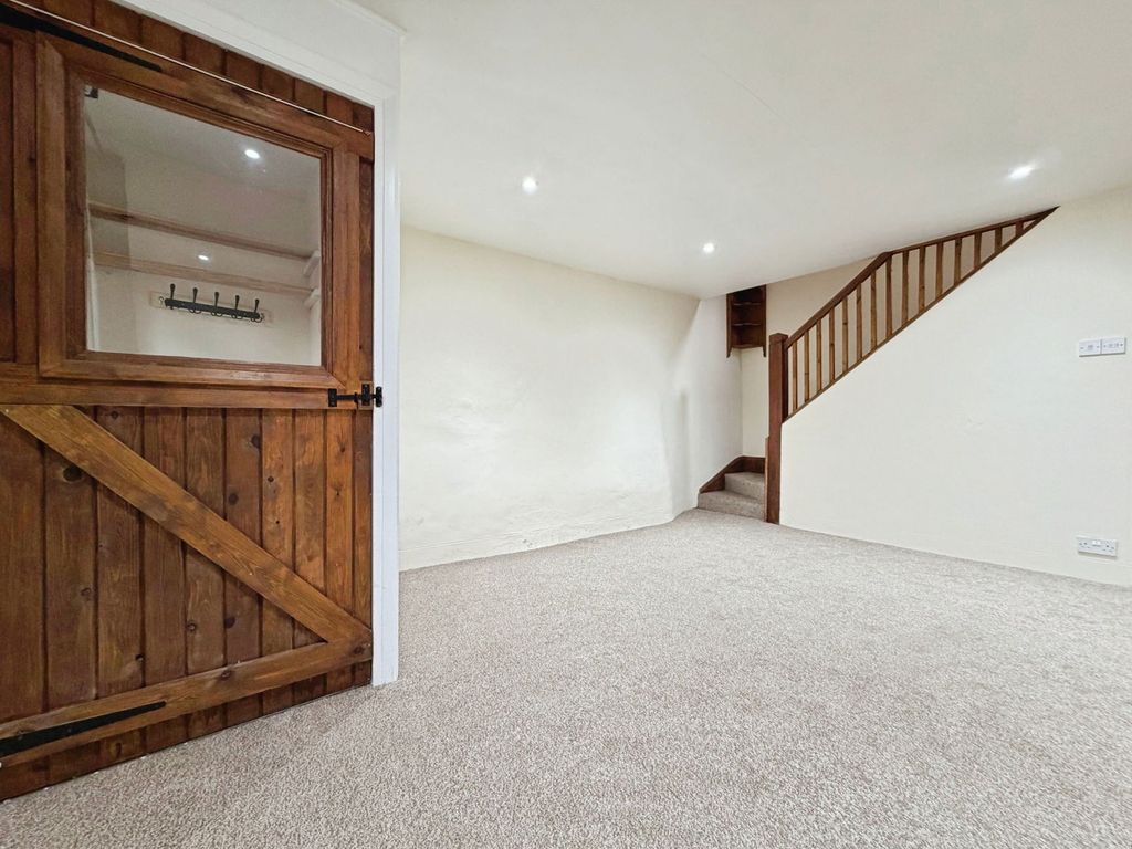 Property photo 3 of 27