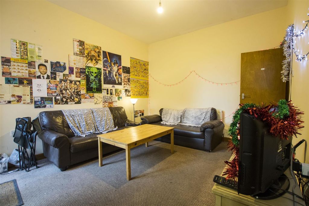 Property photo 1 of 12 Approach