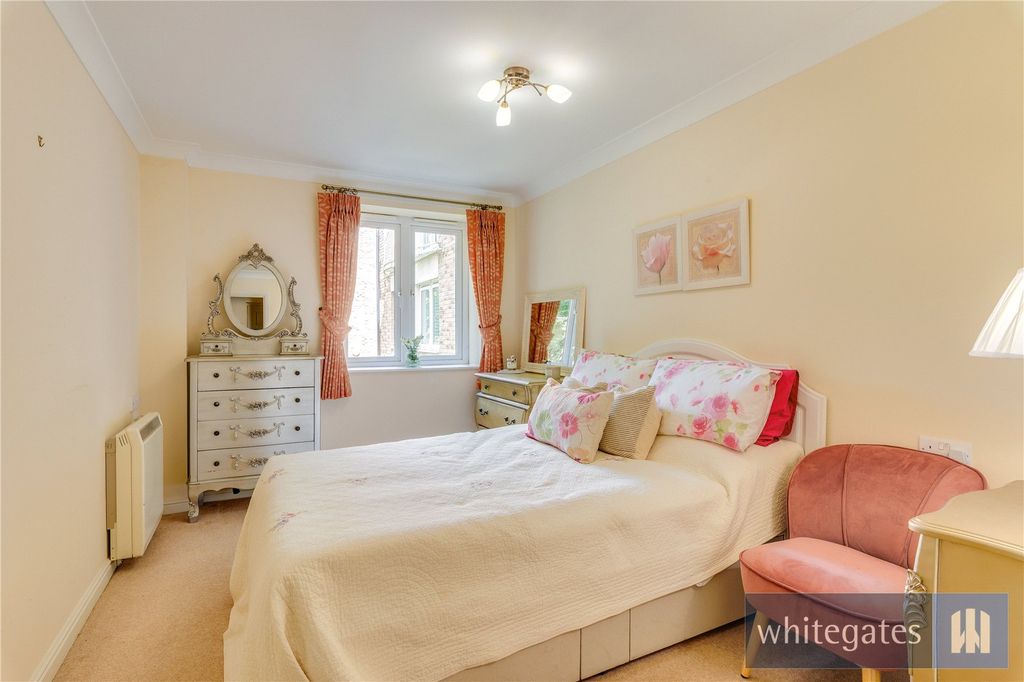 Property photo 2 of 33 Picture No. 16