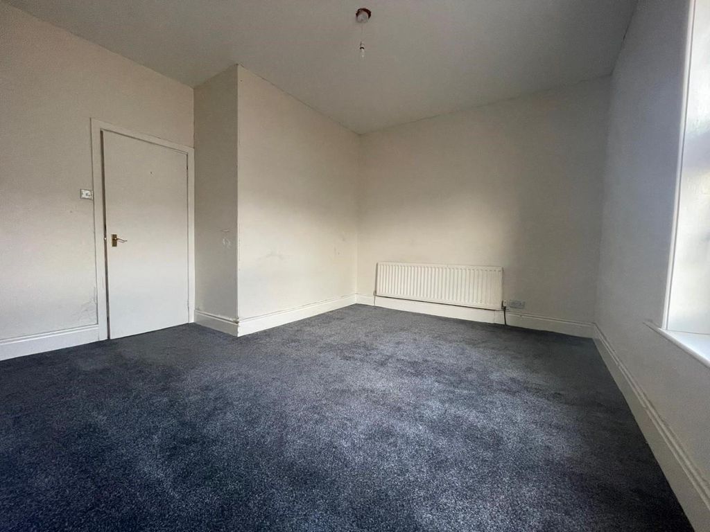 Property photo 2 of 8 5.Jpg