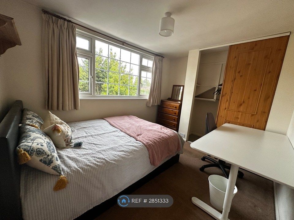 Property photo 1 of 10 £650 Bright Airy Double Room Fully Furnished