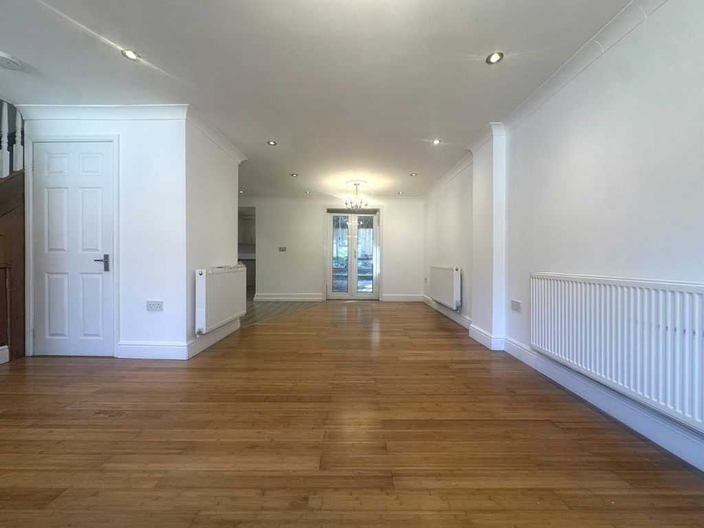 Property photo 2 of 12 Picture No. 20